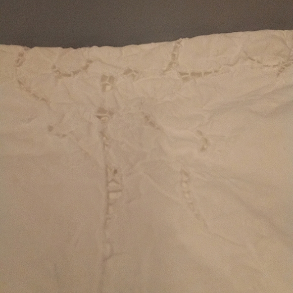 Vintage Battenberg style linens - Picture 3 of 3